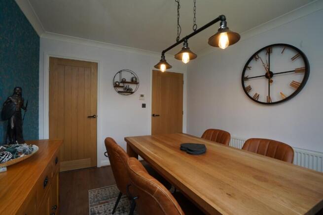 3 bed Semi-Detached for sale Image 7