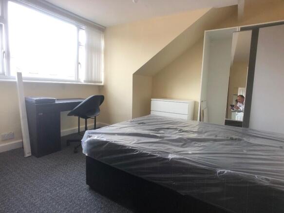 5 bed Terraced to rent Image 7