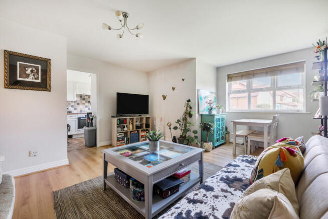 1363756-9-68f8bb3...