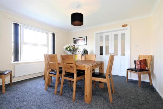 SEPARATE DINING ROOM