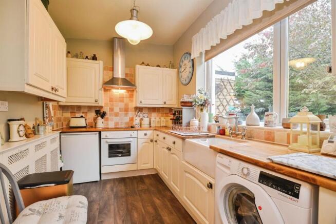 2 bed Semi-Detached Bungalow for sale Image 9