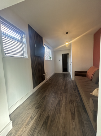 4 bed House to rent Image 7