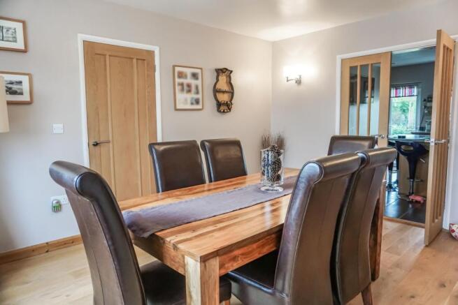 Bed 3 / Dining Room