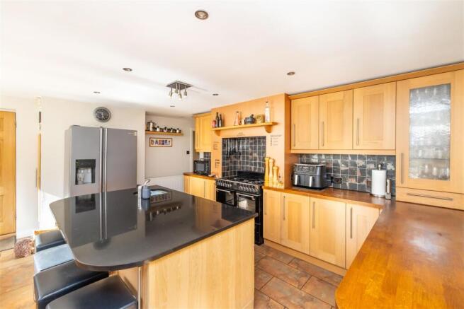 4 bed Detached Bungalow for sale Image 5
