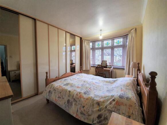 7 Glenhurst Avenue bedroom2.jpg