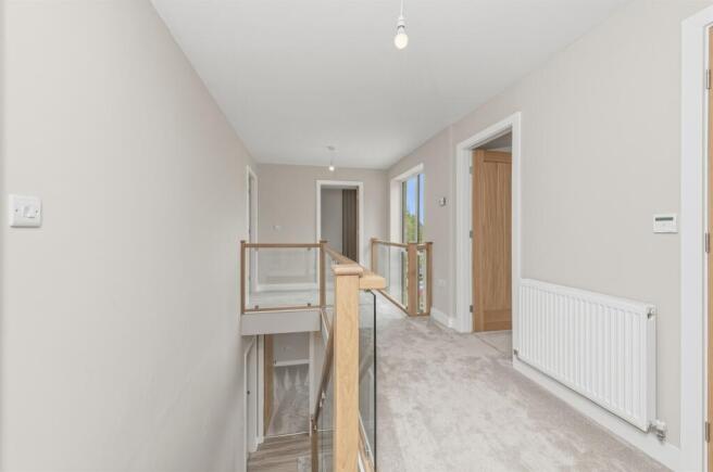 5 bed Detached for sale Image 6