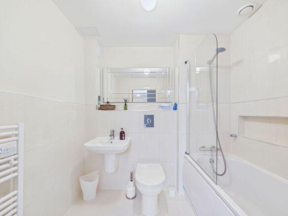 2 bed Apartment for sale Image 8