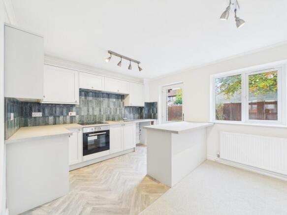 CAM02023G0-PR0184-STILL009