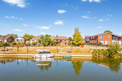 River Gardens, Purley On Thames, RG8