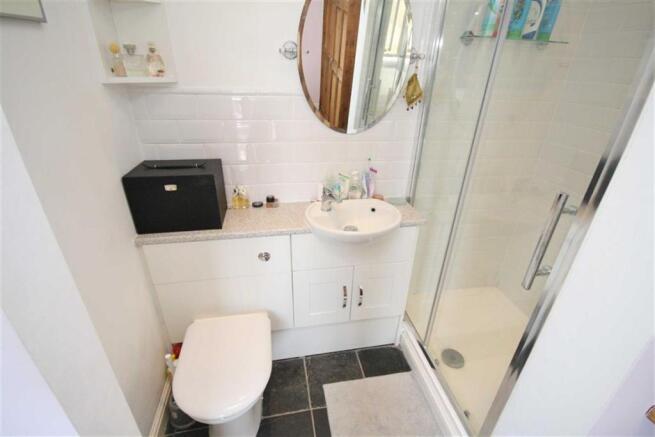 EN-SUITE SHOWER ROOM