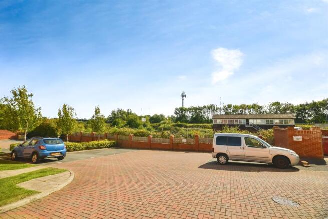 2 bed Flat for sale Image 9