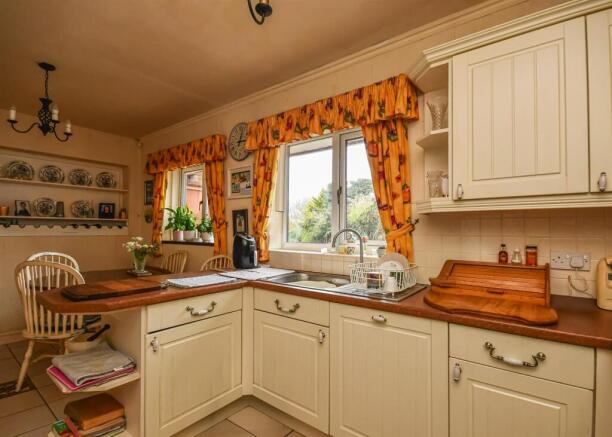 10 Crockington Close-6.jpg