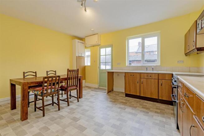 Kitchen/ Dining Room