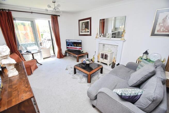 2 bed Apartment for sale Image 2