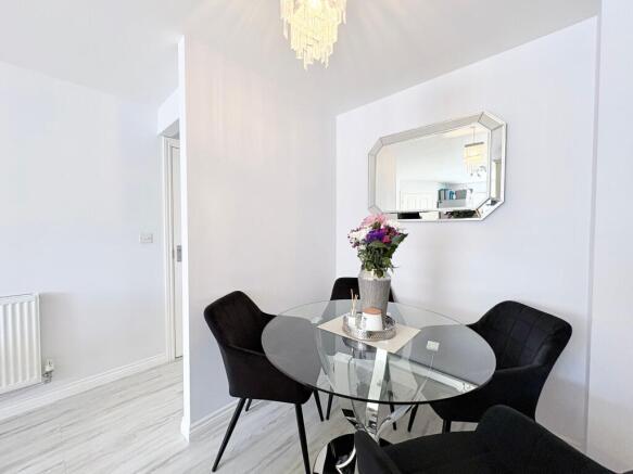 3 bed Semi-Detached for sale Image 4