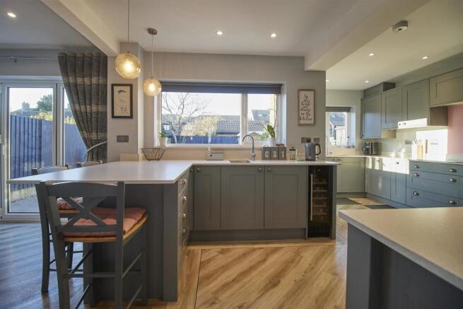 REFITTED L SHAPED DINING KITCHEN TO REAR