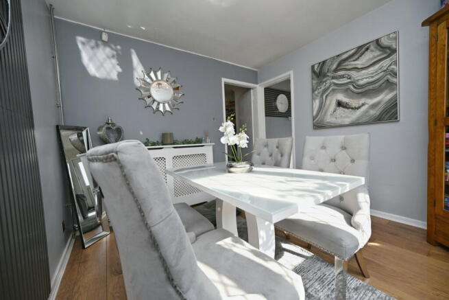 3 bed Semi-Detached for sale Image 5