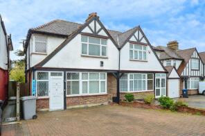 5, Oakleigh Court, Edgware HA8 5JB