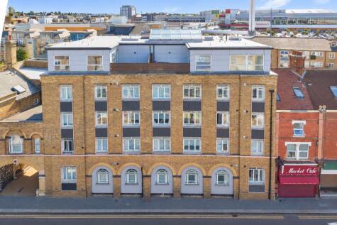 Flat , The Gatehouse, High Street, Romford