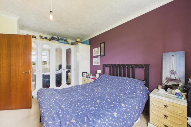 4 bed Bungalow for sale Image 12