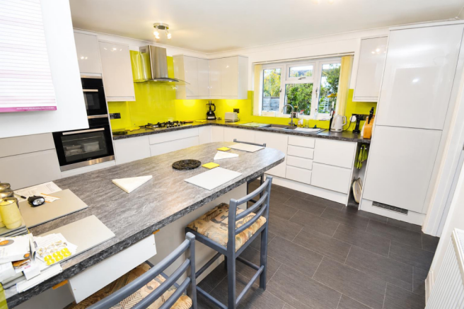 KITCHEN/ BREAKFAST ROOM