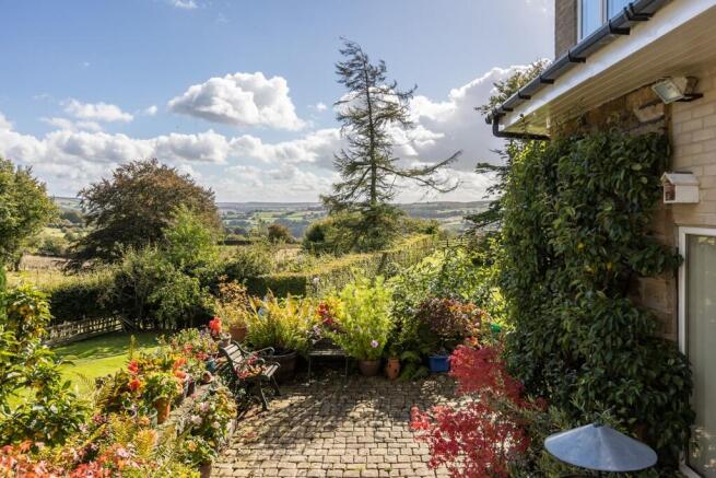5 bed Detached for sale Image 4