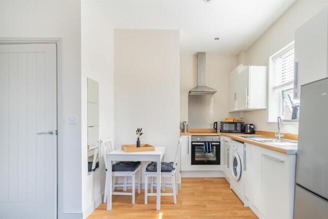 1 bed Flat to rent Image 6