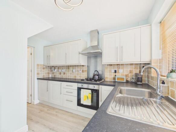 3 bed Semi-Detached for sale Image 6