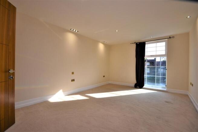 bedroom 1 (2)