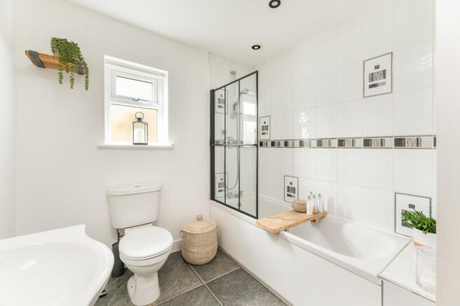 4 bed Detached for sale Image 12