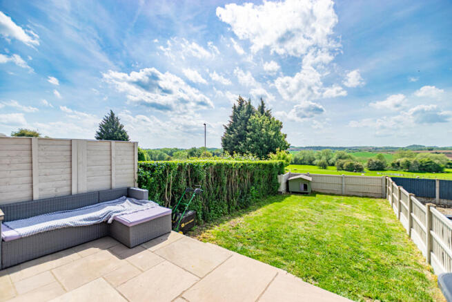 Garden with lawn