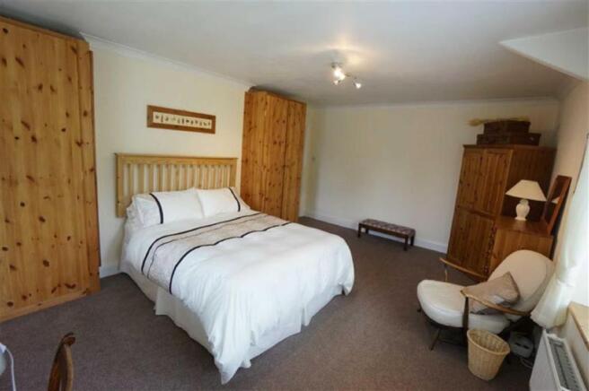 Bedroom No 2 / Ystafell Wely 2: