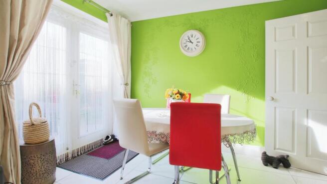 4 bed Detached for sale Image 6