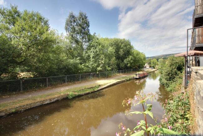 2 bed Terraced to rent Image 9