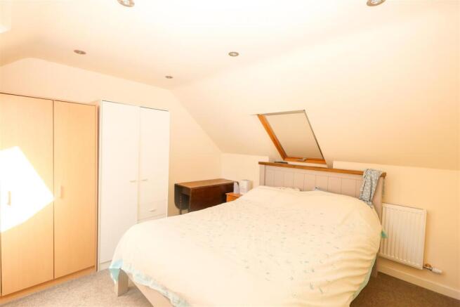 4 bed Detached for sale Image 12