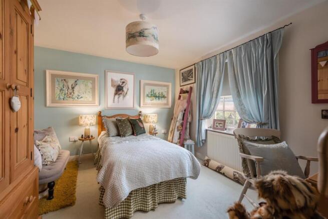 4 bed House for sale Image 10