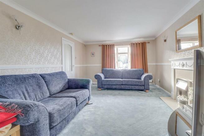 263 SOUTHEND ROAD INSIDE-4.jpg