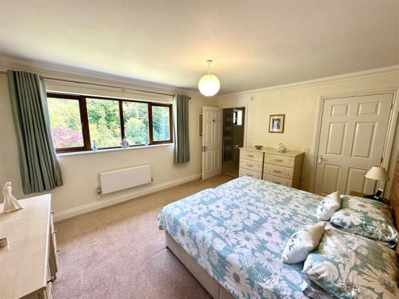 PRINCIPAL BEDROOM