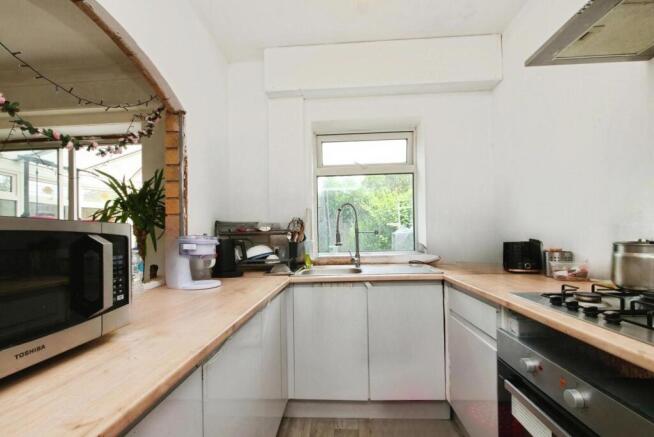 4 bed Semi-Detached for sale Image 4