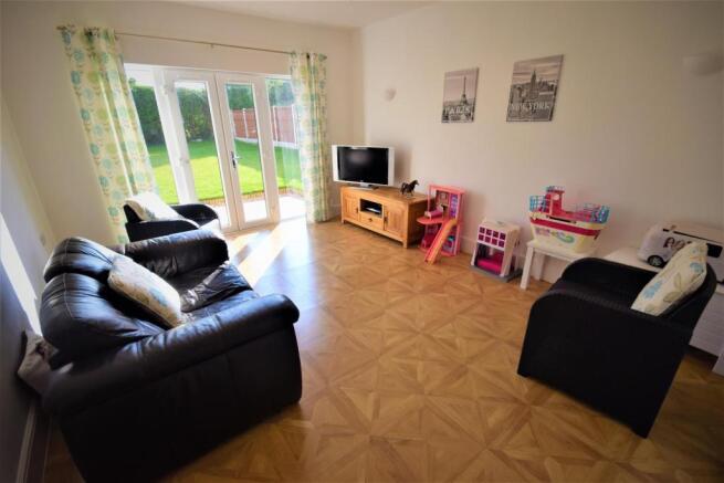 10 Wynnstay Lane Sitting room a.JPG