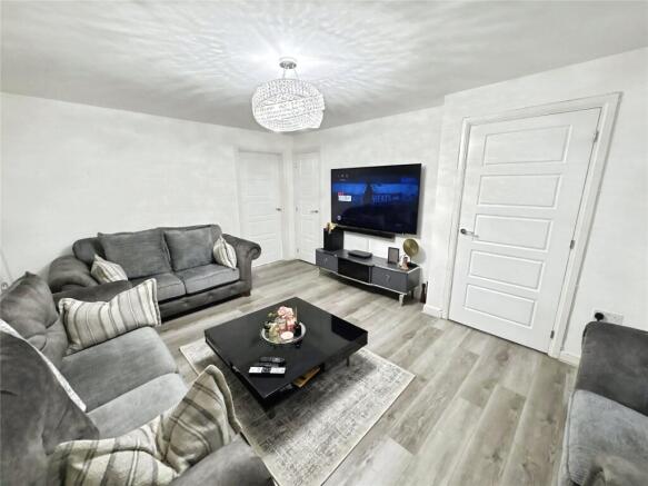 4 bed Detached to rent Image 7