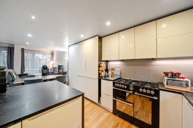 1373566-25-690a38...