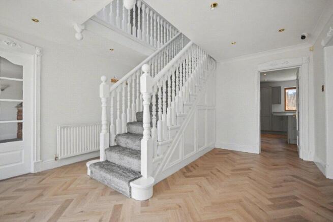 4 bed Detached for sale Image 6