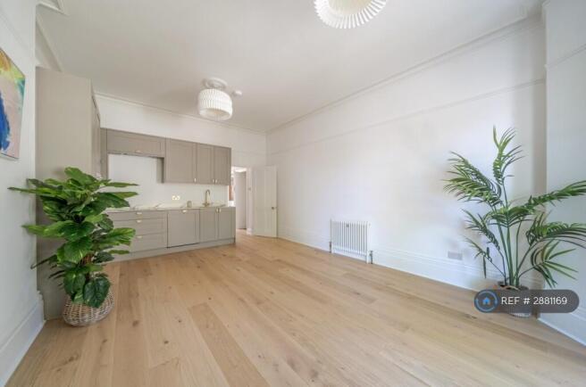 Lounge/Kitchen
