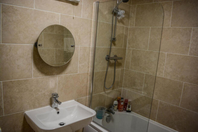 2 bed Apartment to rent Image 6