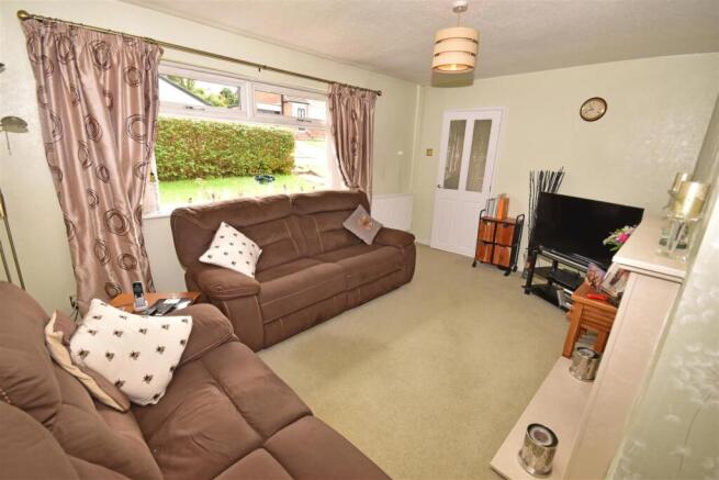 Salisbury Drive, Dukinfield photo 4