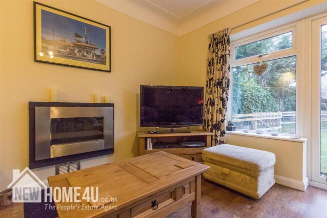 LOUNGE:
