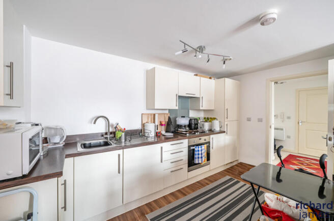 9645e1fcadcf40df91a5f4b0f2ebb4eb