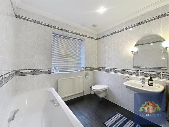 4 Piece Family Bathroom