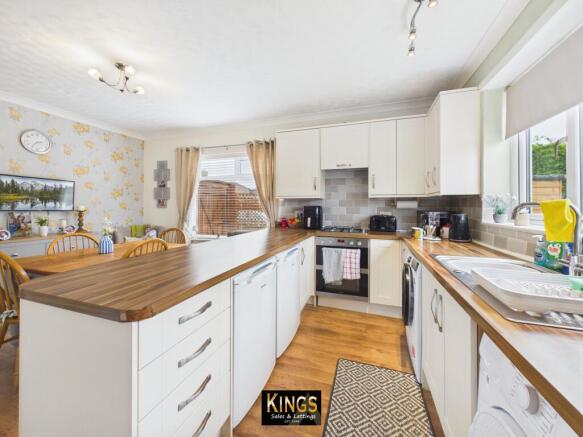 2 bed Semi-Detached Bungalow for sale Image 6